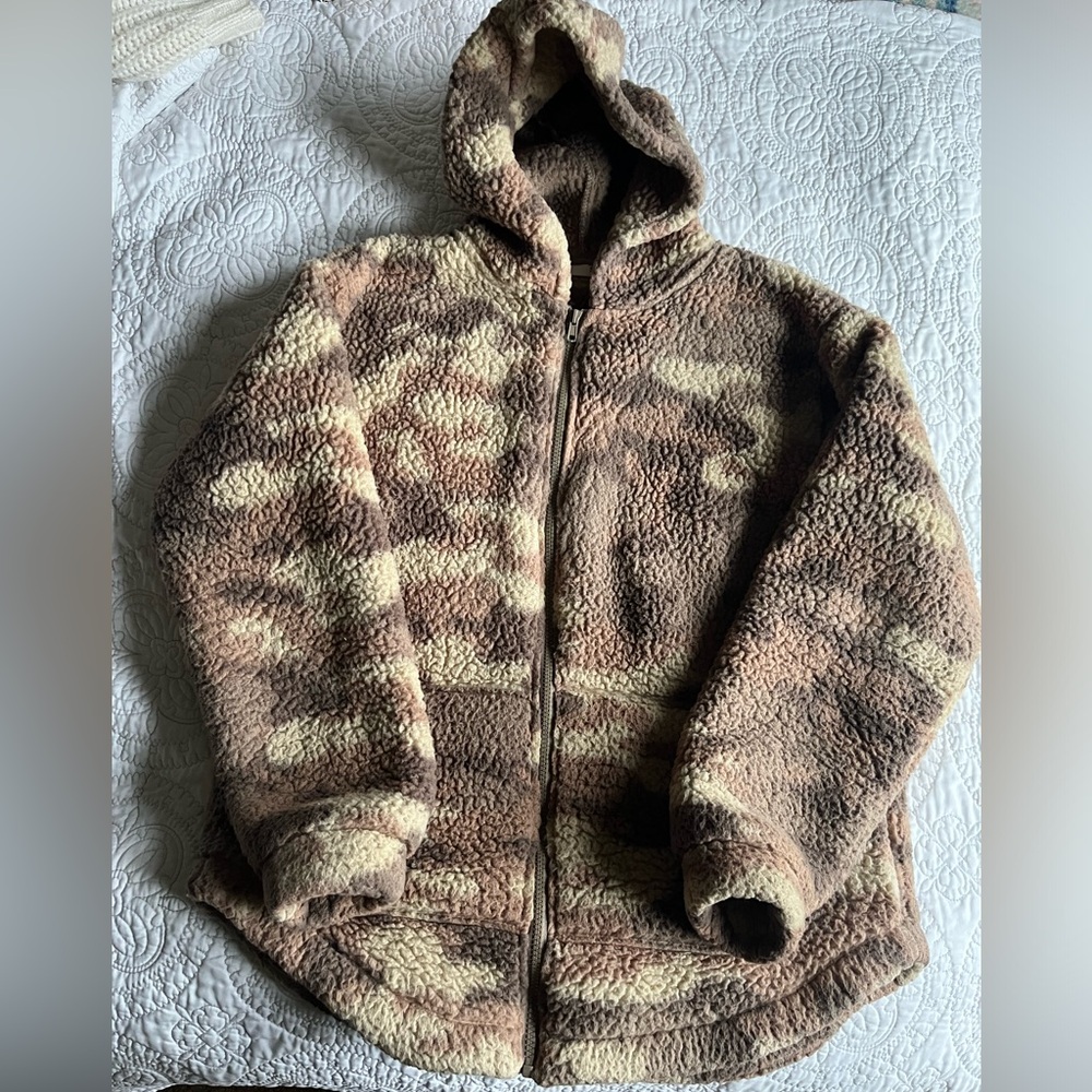 SO camouflaged Sherpa zip up hoodie